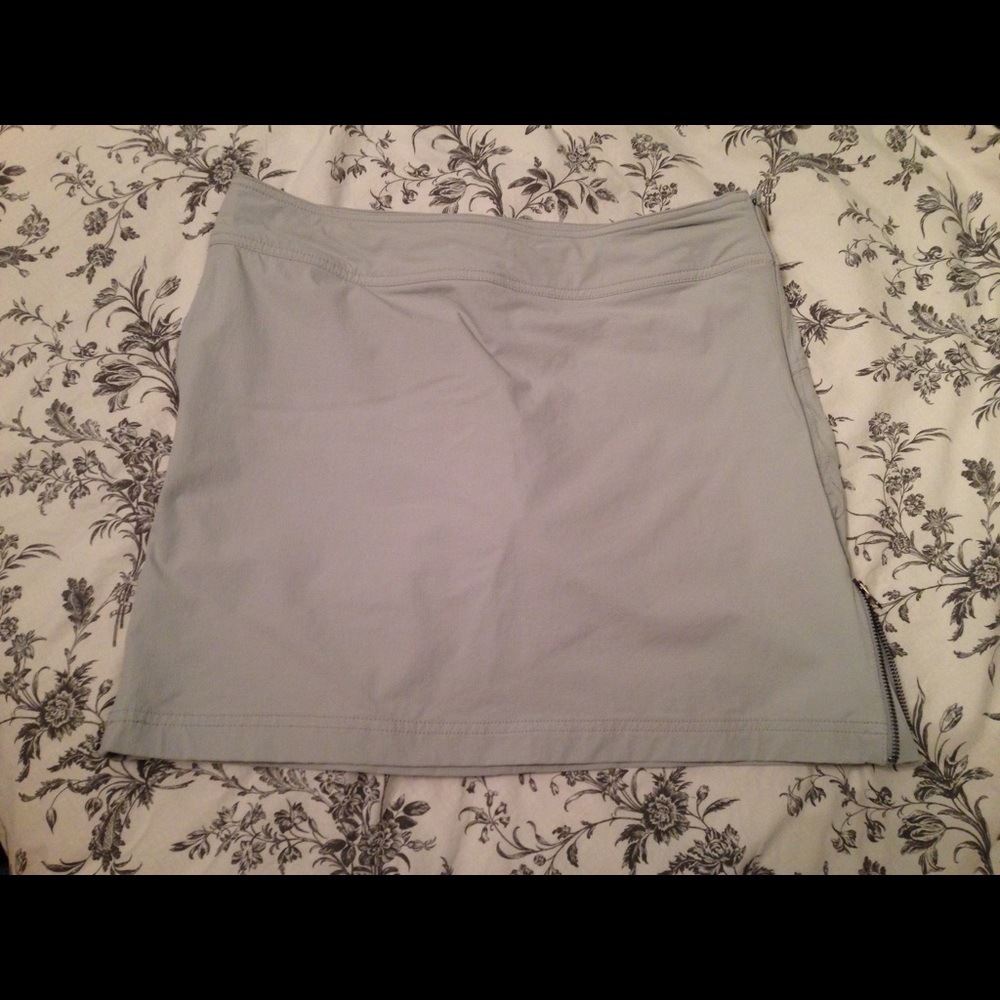 Athleta gray skirt